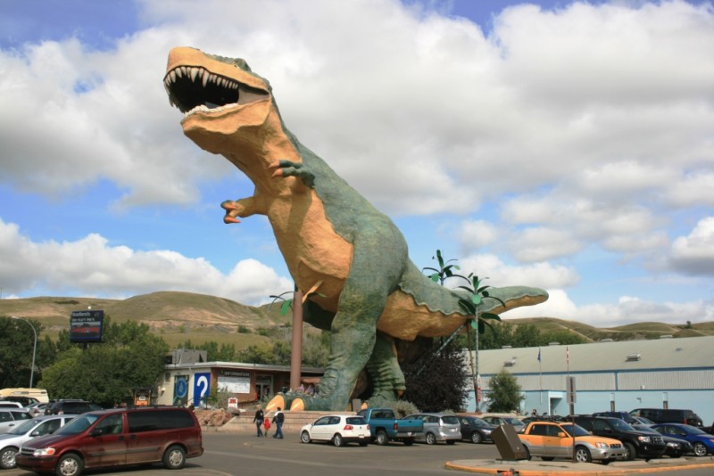 Biggest dinosaur Drumheller Alberta.JPG
