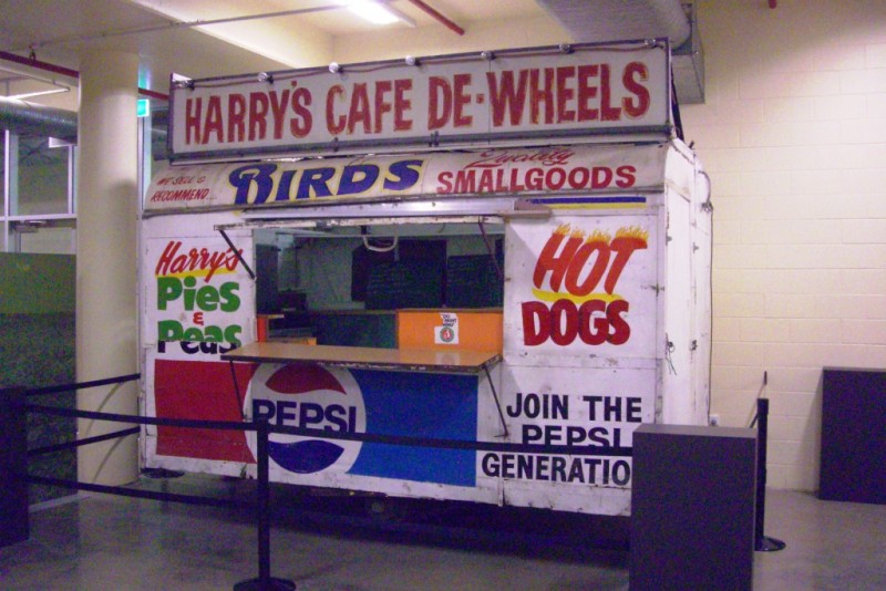 's Cafe De Wheels - front-c.JPG