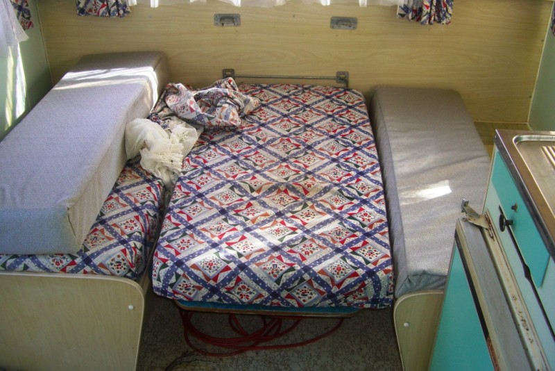 Viscount Royal front bed-c.JPG
