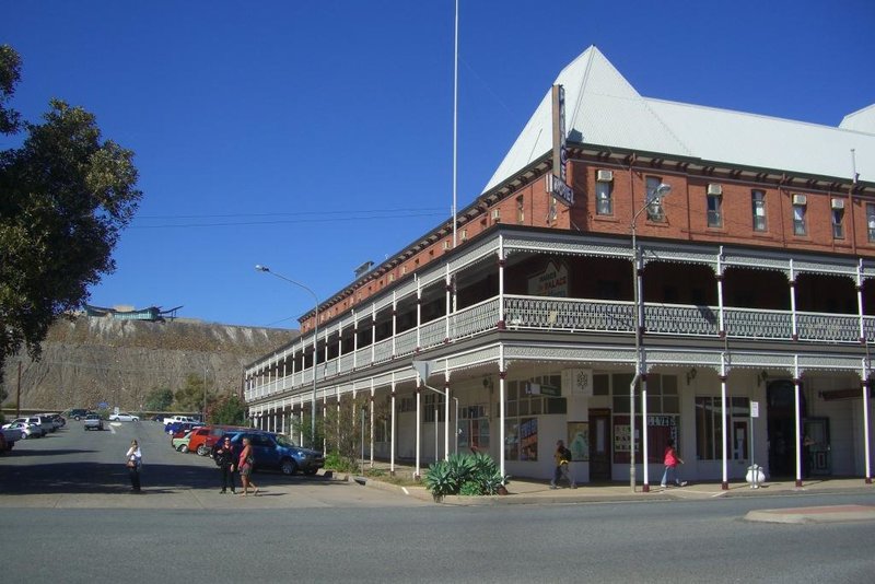 Palace Hotel and Line of Load - Broken Hill.JPG