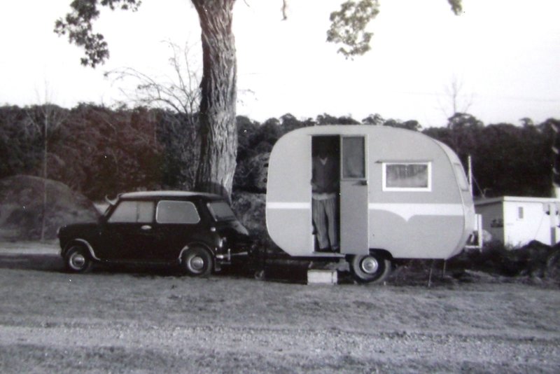 Bobs Mini & van - Tenterfield July 1964.jpg