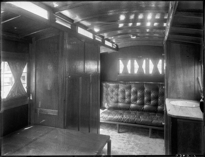 Tivoli Garage 1932 2.jpg