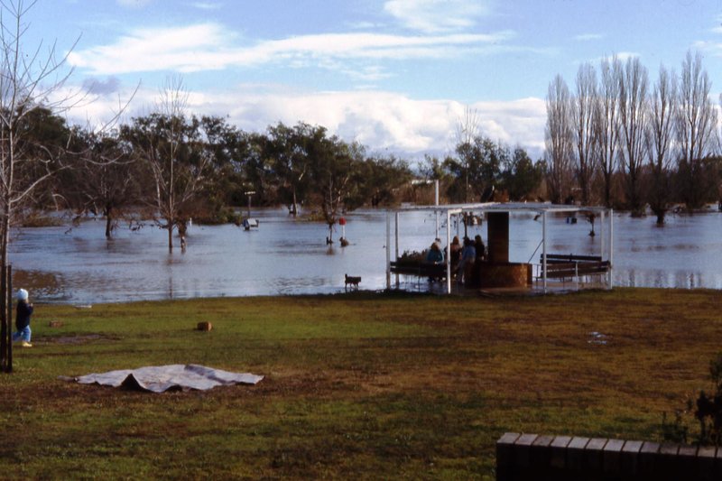 1975 Camden flood 8.jpg